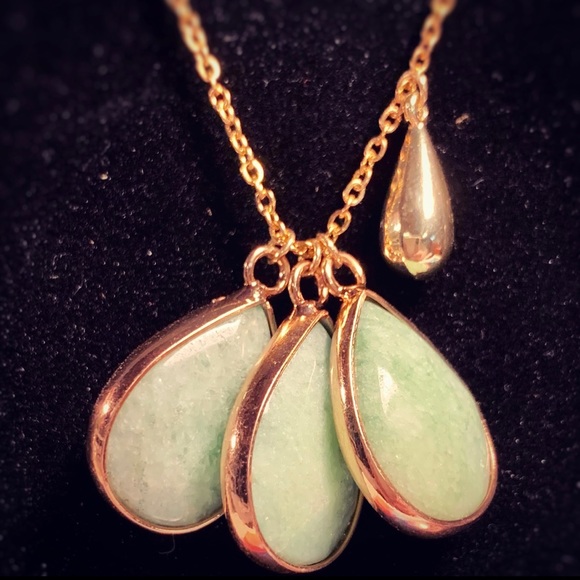 NEW Meghan Markle Inspired Genuine Aventurine Gemstone Pendant Goldtone Necklace - Picture 4 of 9